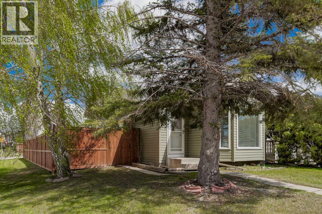 House for Sale in 18 Martinview Crescent NE|Calgary, Alberta T3J2S2 4