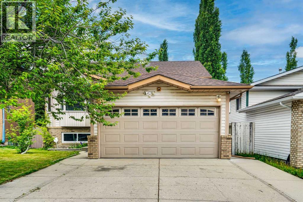 House for Sale in 139 Harvest Glen Rise NE|Calgary, Alberta T3K4B9 3