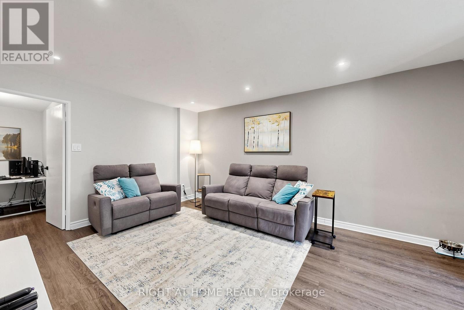 Row / Townhouse for Sale in 172 - 2001 BONNYMEDE DRIVE|Mississauga (Clarkson), Ontario L5J4H8 4