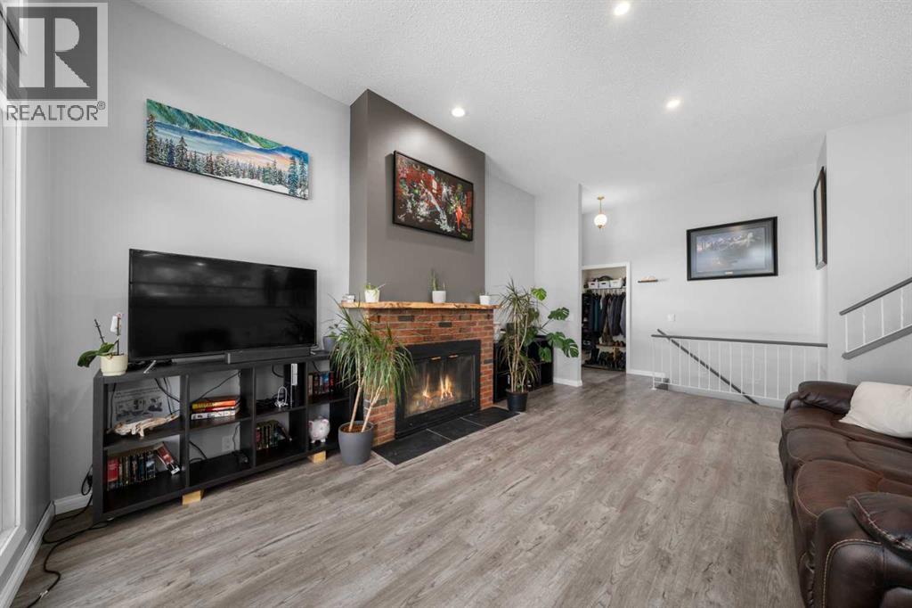 House for Sale in 24 Cedardale Rise SW|Calgary, Alberta T2W3Y5 5