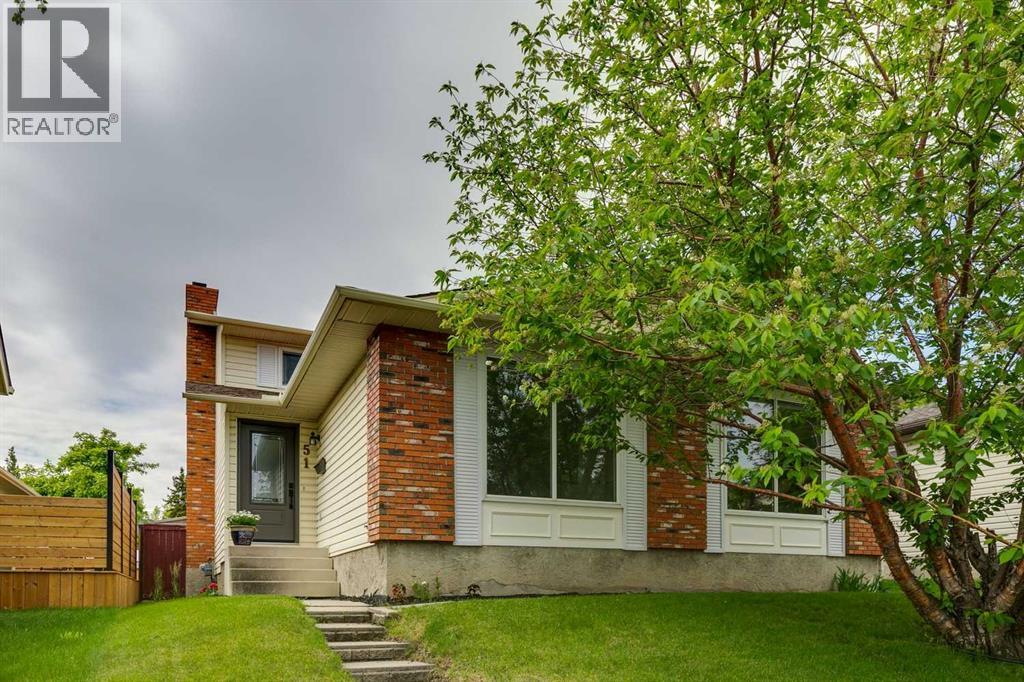 House for Sale in 51 Woodbrook Green SW|Calgary, Alberta T2W4P6