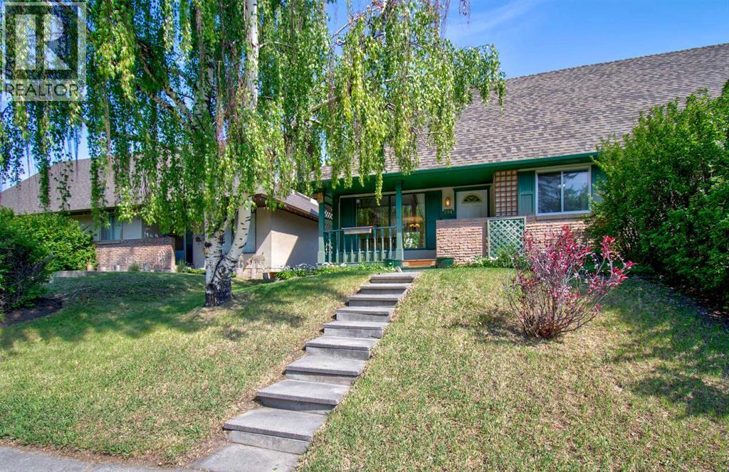 Duplex for Sale in 294 Southampton Drive SW|Calgary, Alberta T2W0V8
