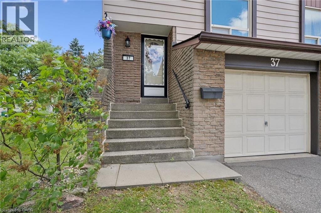 Row / Townhouse for Sale in 1221 DUNDIX Road Unit# 37|Mississauga, Ontario L4Y3Y9 3