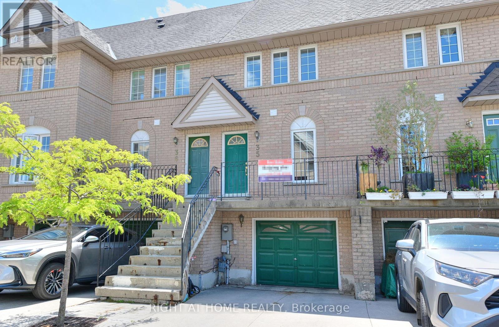 Row / Townhouse for Sale in 35 - 80 STRATHAVEN DRIVE|Mississauga (Hurontario), Ontario L5R3V9 2
