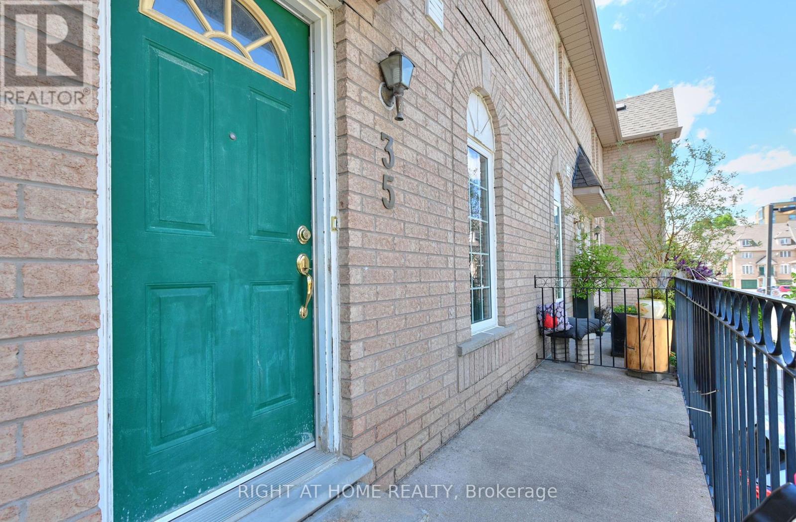 Row / Townhouse for Sale in 35 - 80 STRATHAVEN DRIVE|Mississauga (Hurontario), Ontario L5R3V9 3