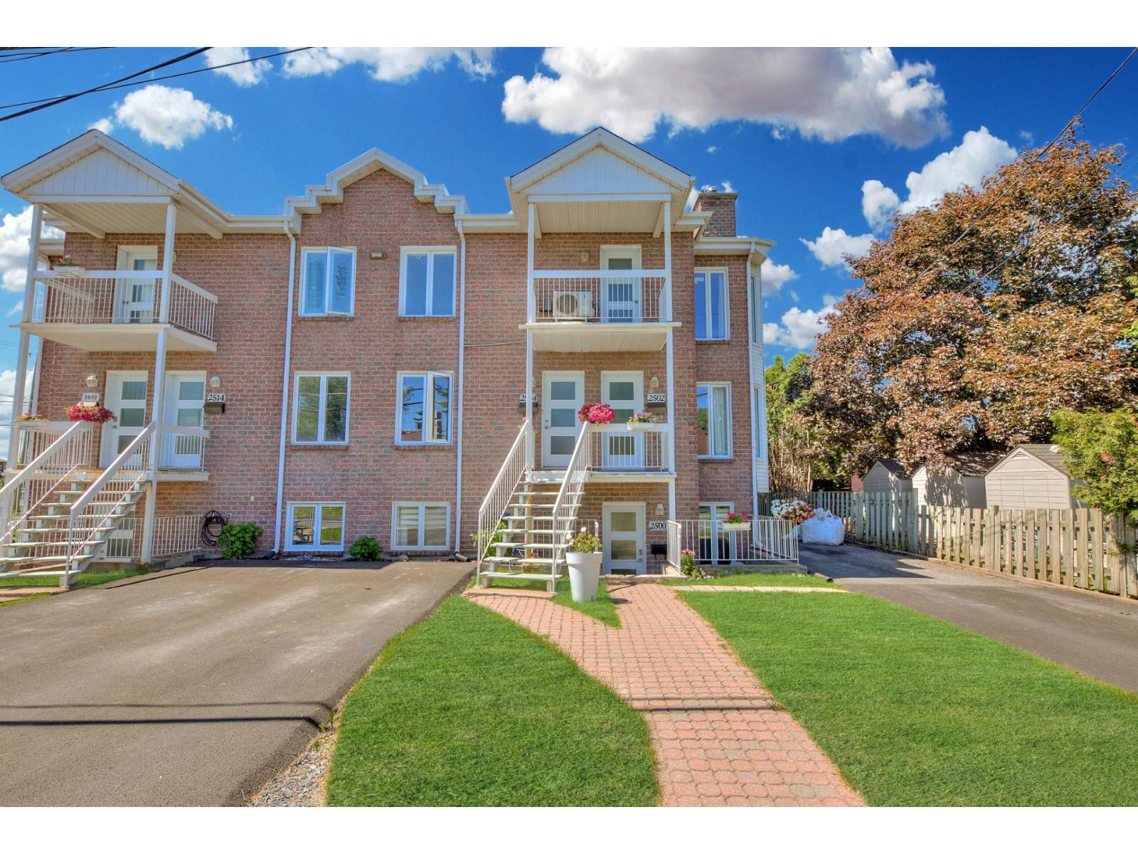 2504 Rue Audette, Brossard, Quebec J4Z2S9