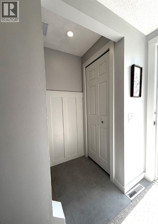 Row / Townhouse for Sale in 1, 6440 4 Street NW|Calgary, Alberta T2K1B8 4