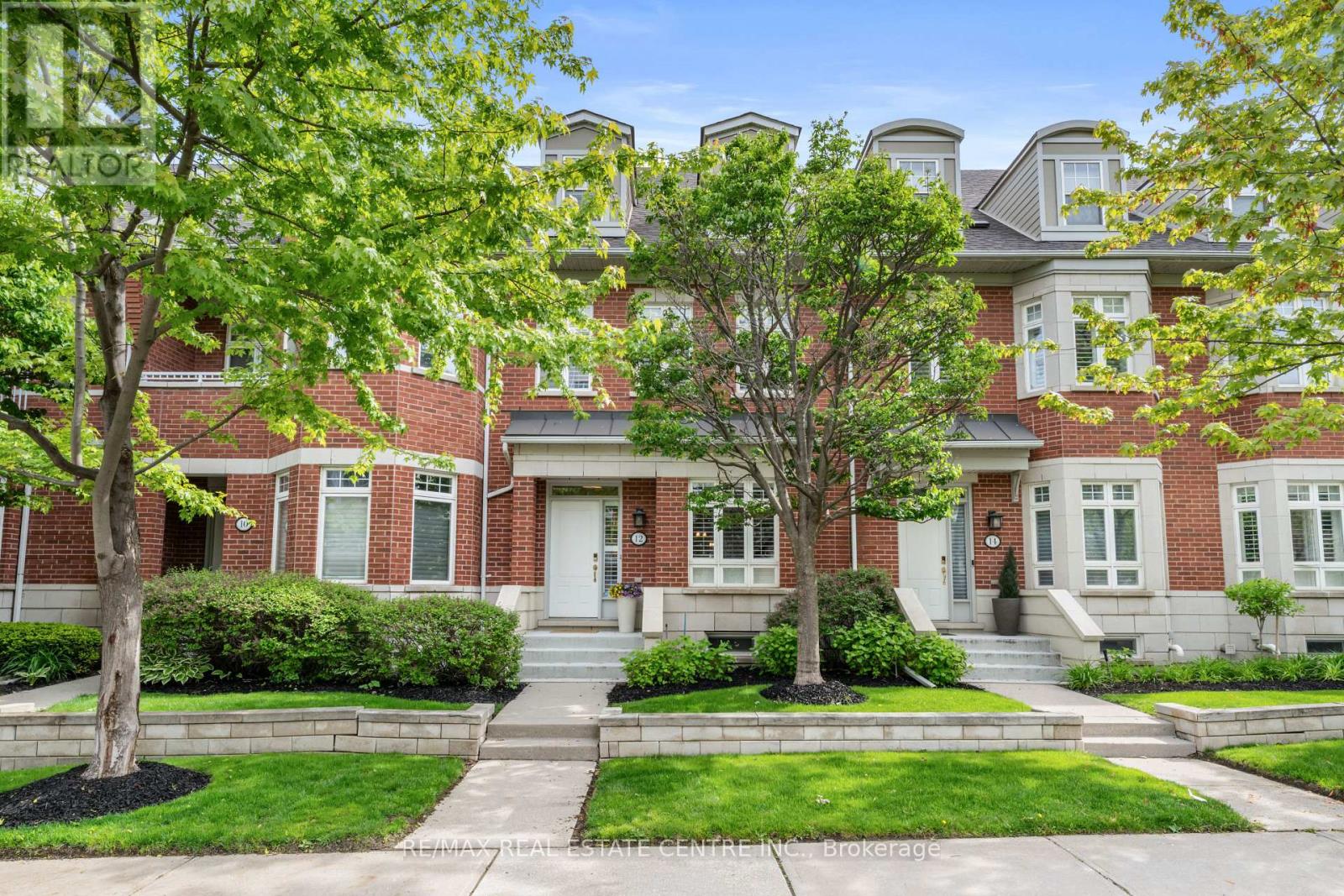 12 ST LAWRENCE DRIVE