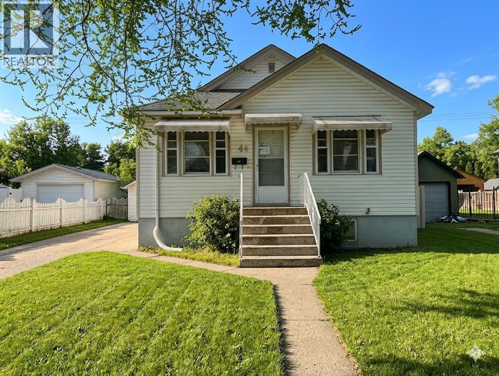 46 2 Street NW, Medicine Hat, Alberta T1A6J1