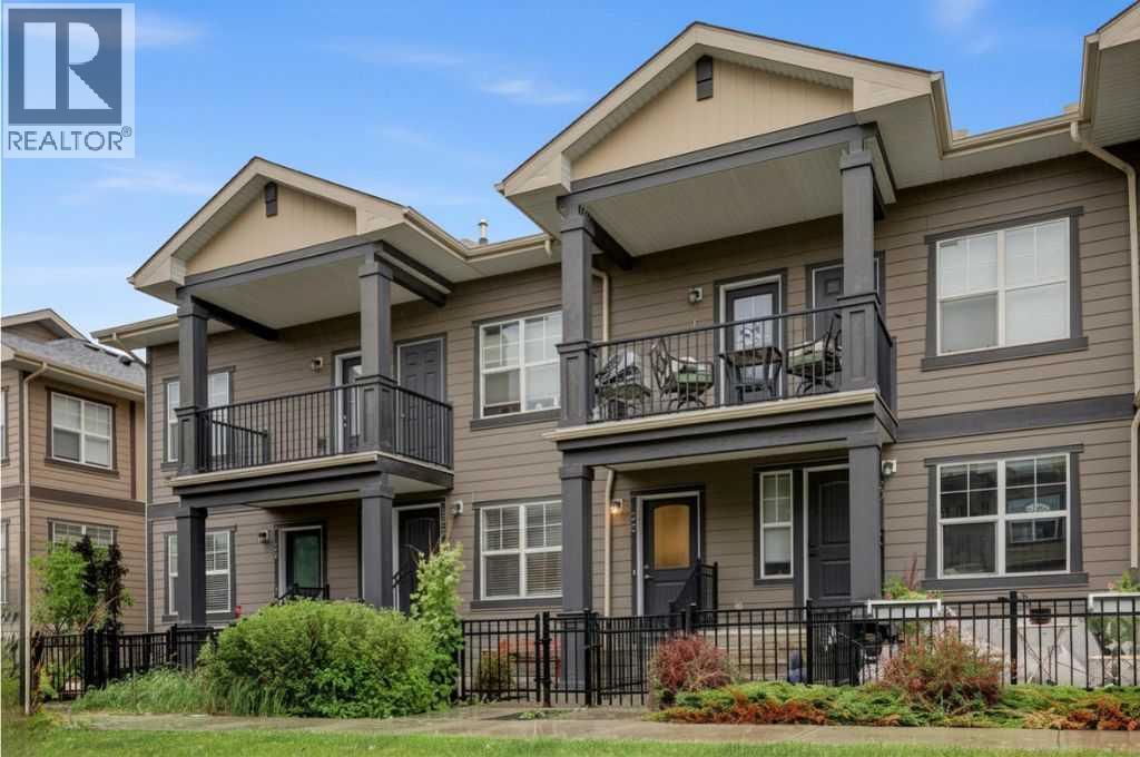 Row / Townhouse for Sale in 28 Evanscrest Gardens NW|Calgary, Alberta T3P0S1