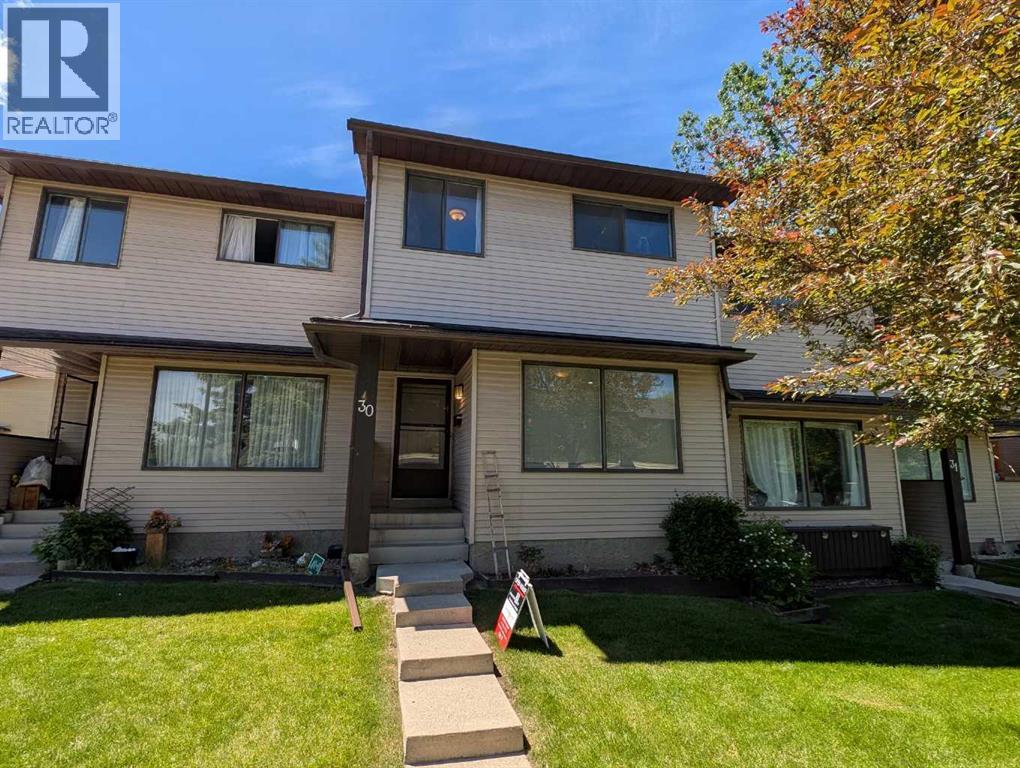 Row / Townhouse for Sale in 30, 380 Bermuda Drive NW|Calgary, Alberta T3K2B2