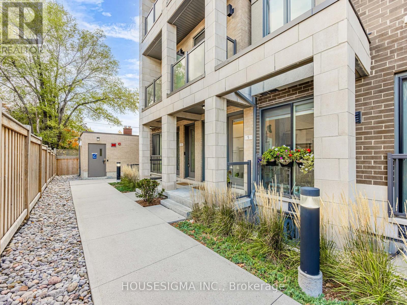 5 - 713 LAWRENCE AVENUE W, Toronto (Yorkdale-Glen Park), Ontario M6A1B4