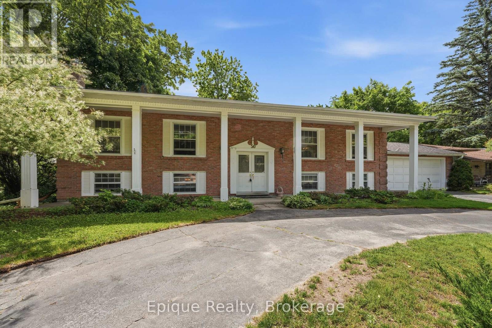 50 COMBERMERE CRESCENT, Waterloo, Ontario N2L5B1