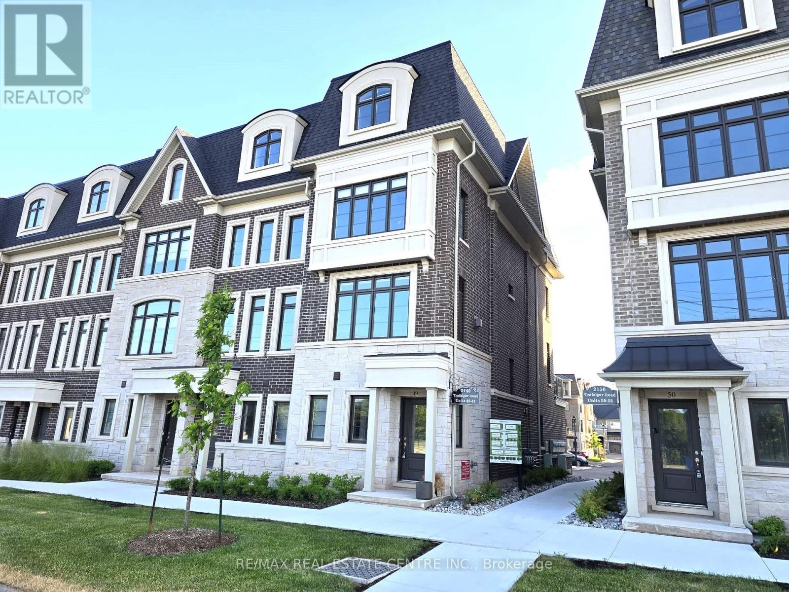 Row / Townhouse for Sale in 49 - 2140 TRAFALGAR ROAD|Oakville (RO River Oaks), Ontario L6H7H2