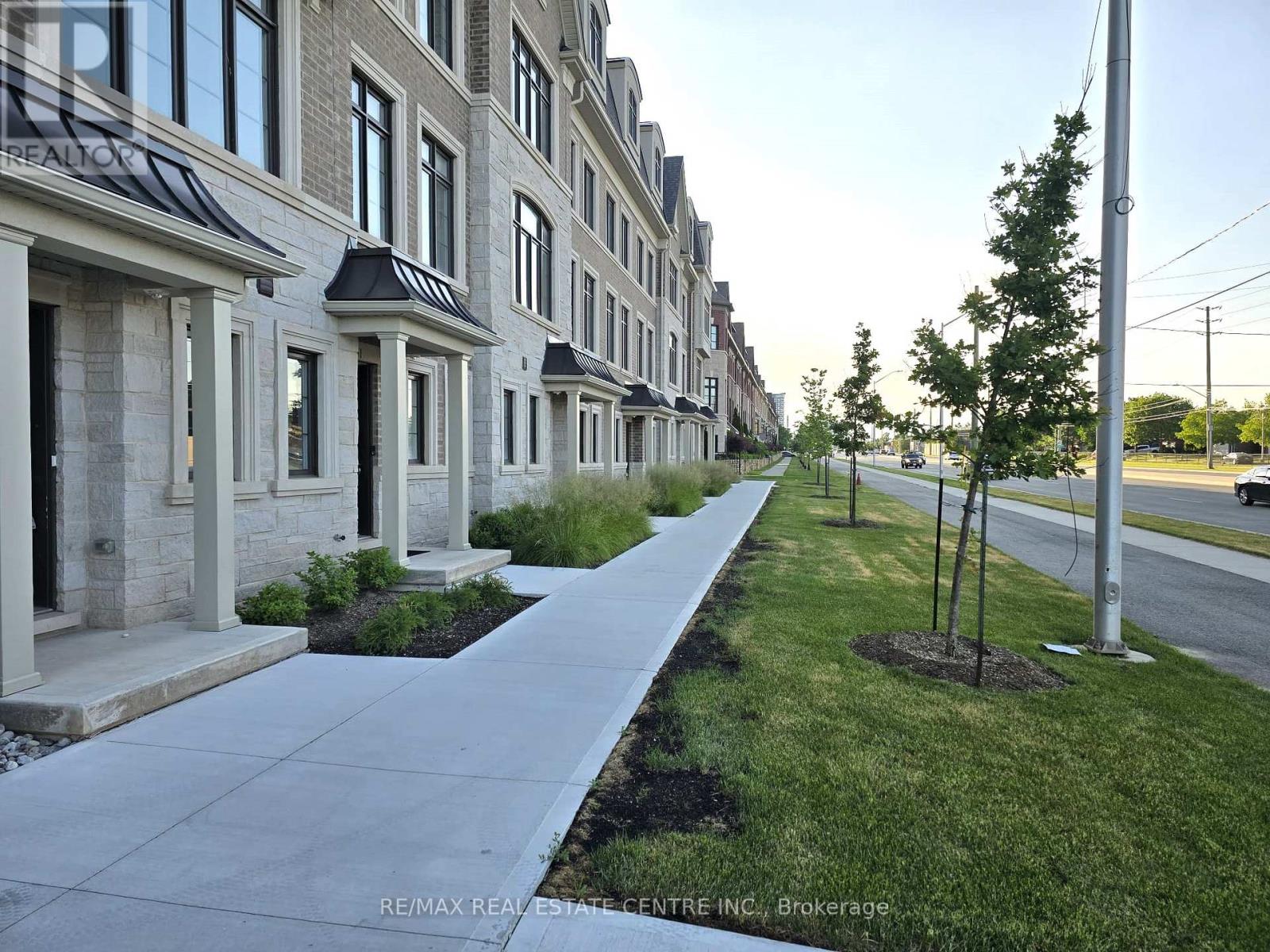 Row / Townhouse for Sale in 49 - 2140 TRAFALGAR ROAD|Oakville (RO River Oaks), Ontario L6H7H2 4