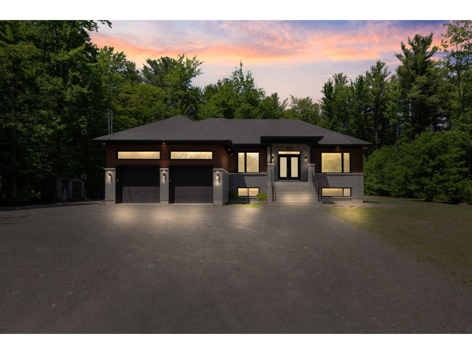 For sale: 182Z-182AZ Côte St-Paul, Saint-Colomban, Quebec J5K1Z7