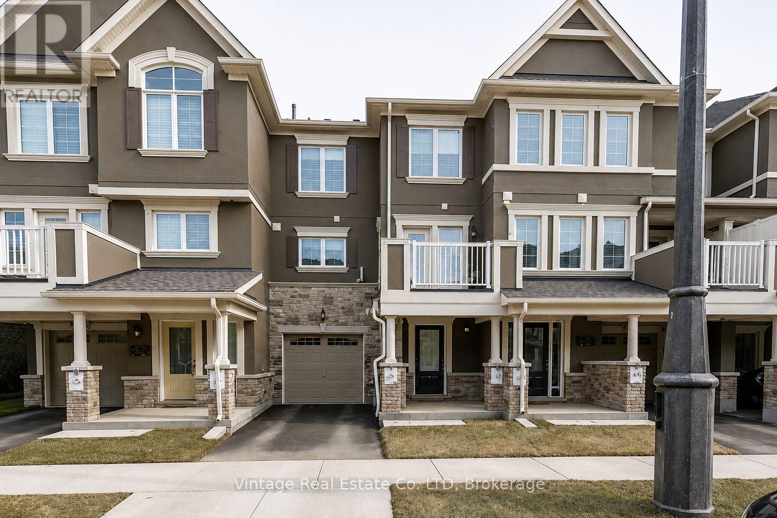 Row / Townhouse for Sale in 126 CHRISTOPHER ROAD|Oakville (GO Glenorchy), Ontario L6H0Y1