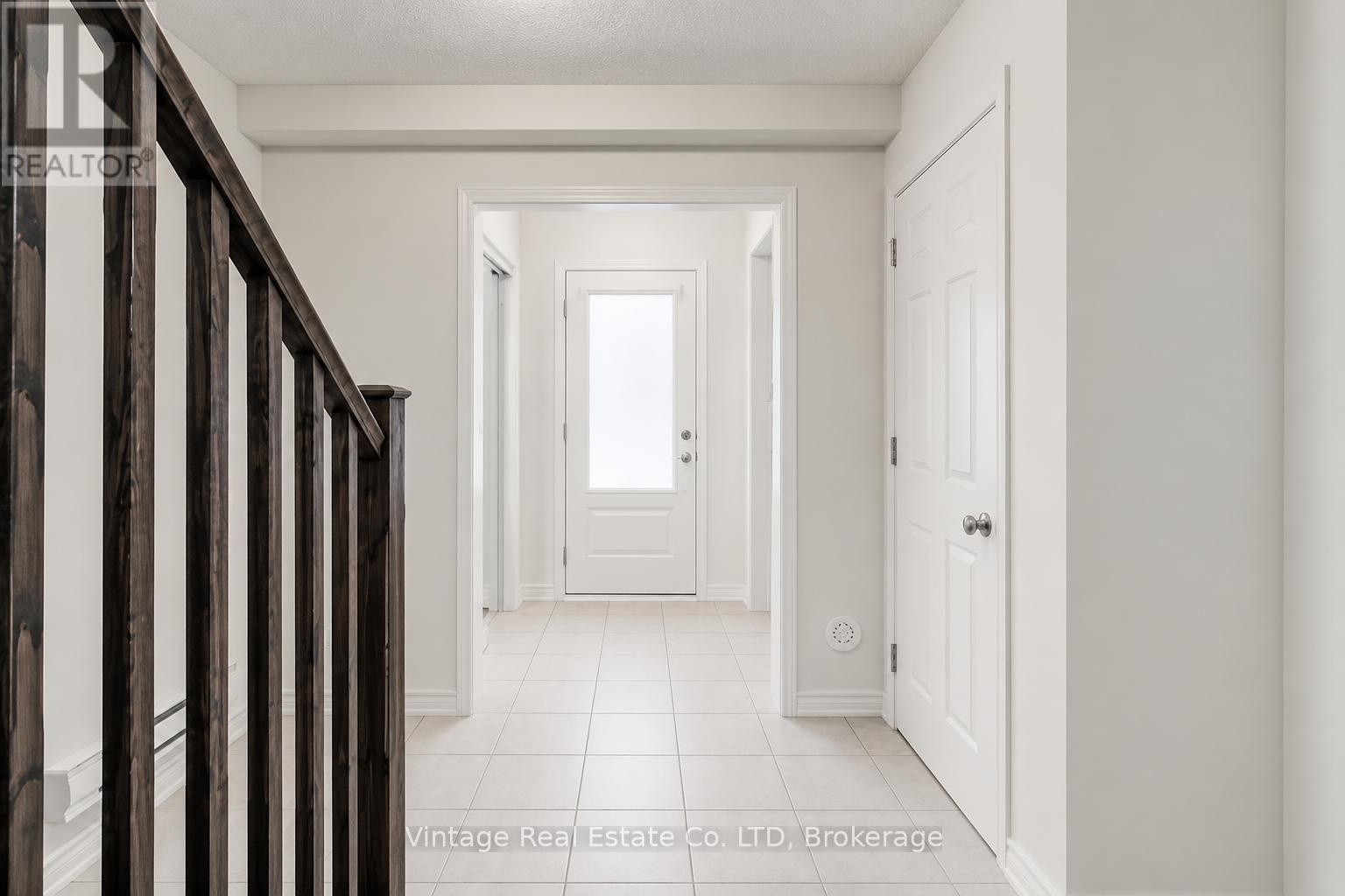 Row / Townhouse for Sale in 126 CHRISTOPHER ROAD|Oakville (GO Glenorchy), Ontario L6H0Y1 2