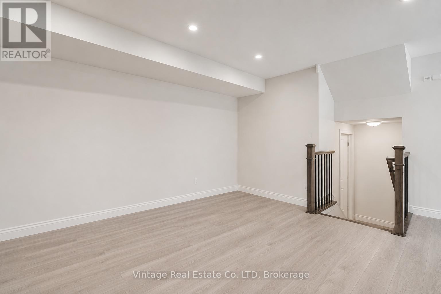 Row / Townhouse for Sale in 126 CHRISTOPHER ROAD|Oakville (GO Glenorchy), Ontario L6H0Y1 3