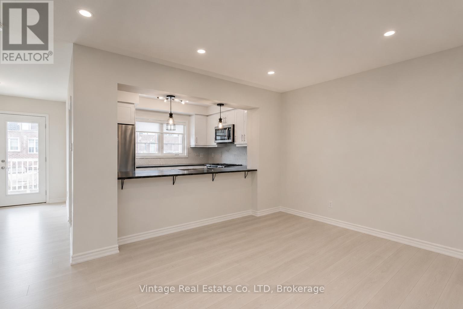 Row / Townhouse for Sale in 126 CHRISTOPHER ROAD|Oakville (GO Glenorchy), Ontario L6H0Y1 4