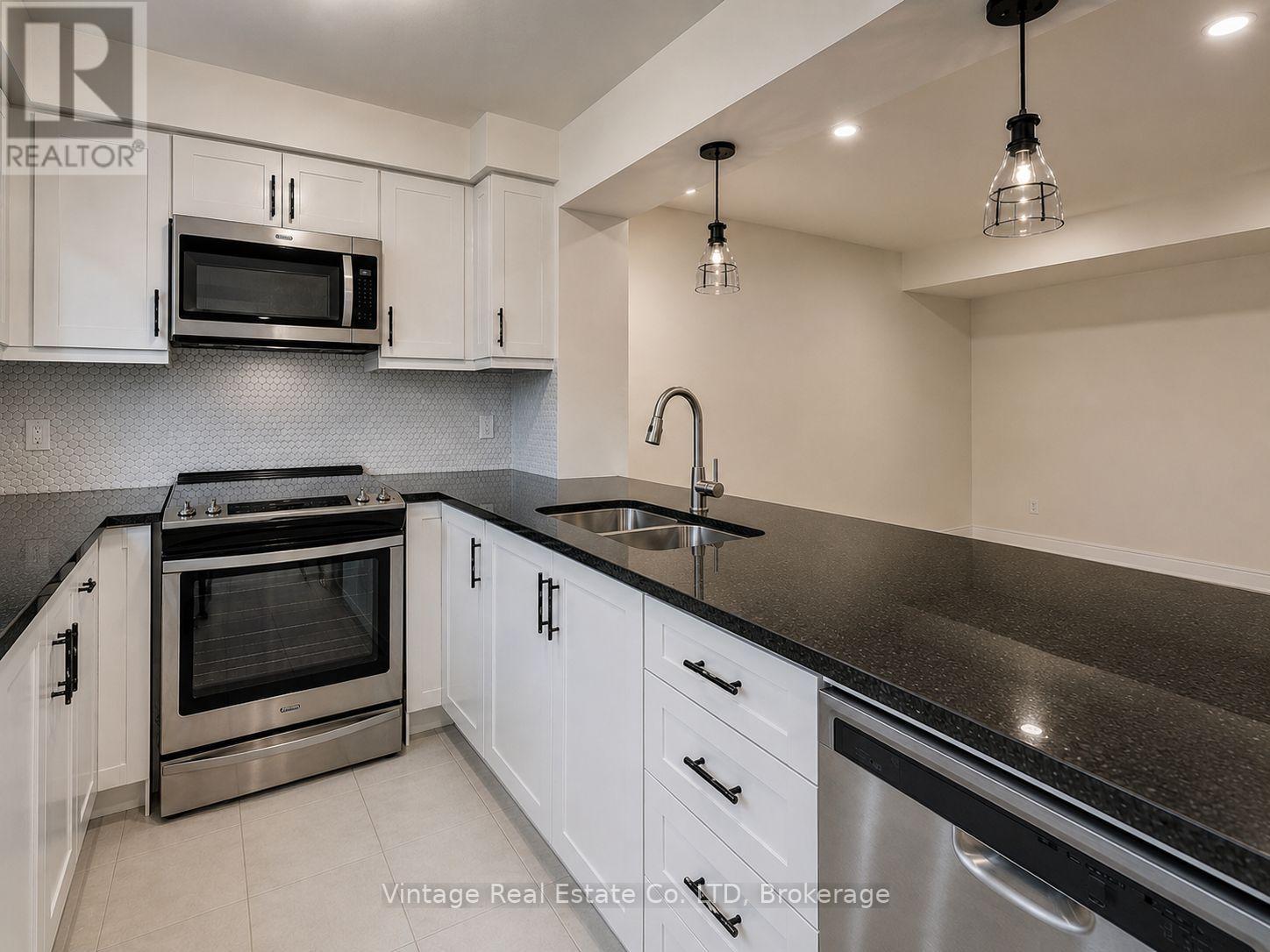 Row / Townhouse for Sale in 126 CHRISTOPHER ROAD|Oakville (GO Glenorchy), Ontario L6H0Y1 5