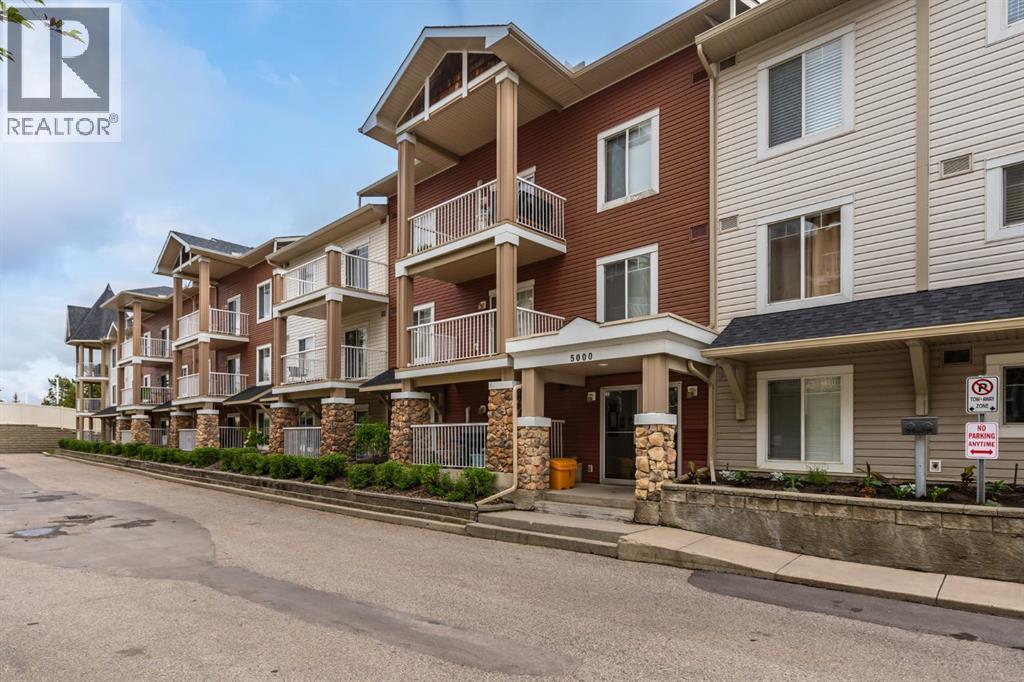 Apartment for Sale in 5310, 70 Panamount Drive NW|Calgary, Alberta T3K5Z1 2