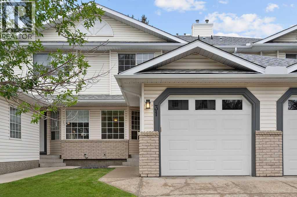Row / Townhouse for Sale in 31 Silvergrove Close NW|Calgary, Alberta T3B5R4