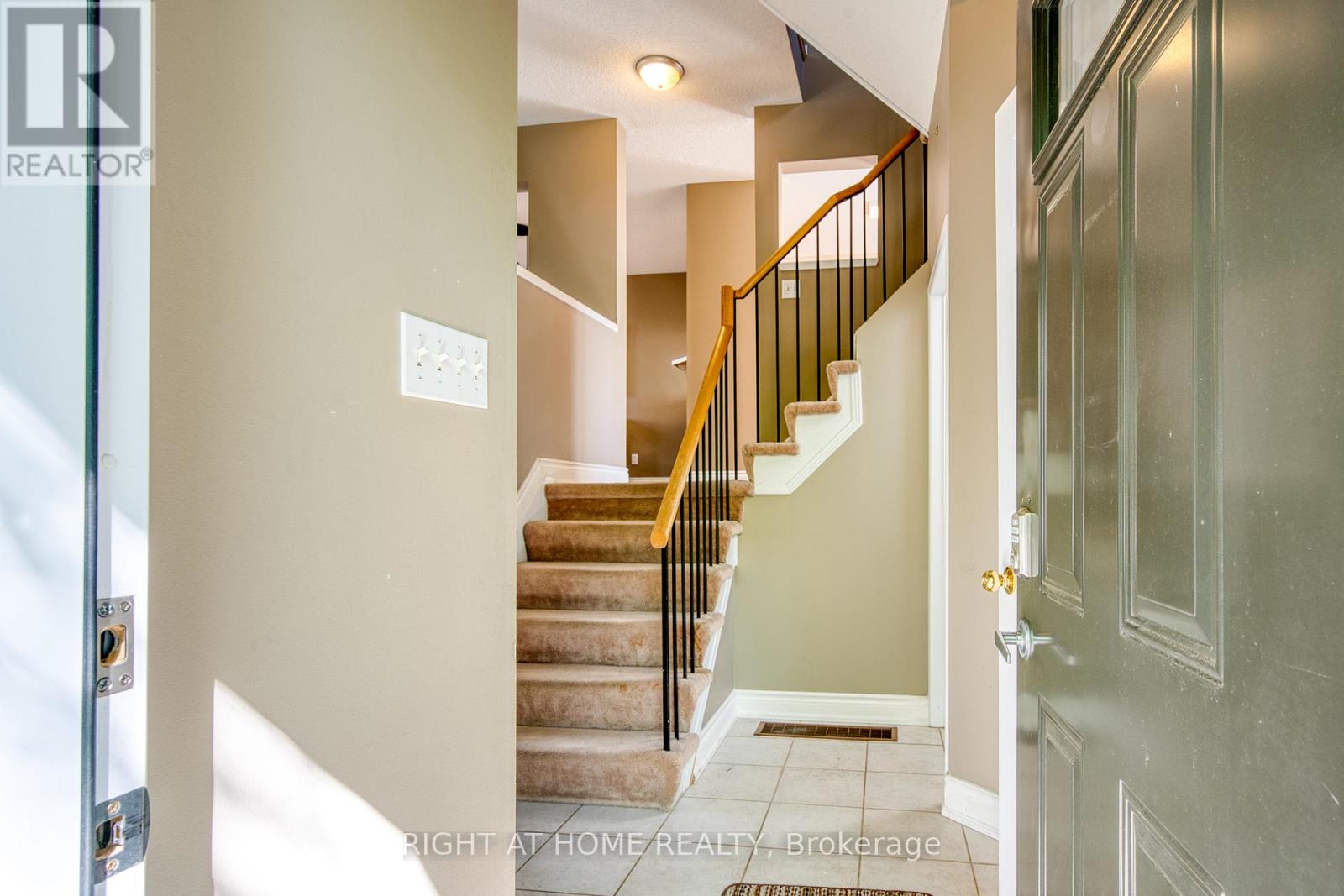 Row / Townhouse for Sale in 29 - 7101 BRANIGAN GATE|Mississauga (Meadowvale Village), Ontario L5N7S2 4