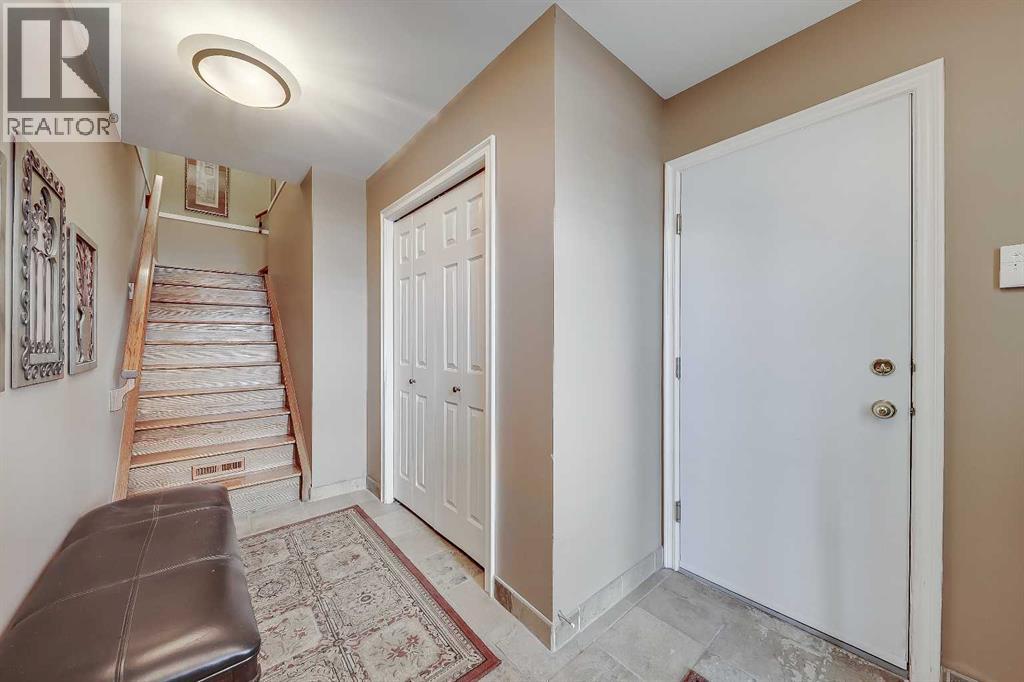 Row / Townhouse for Sale in 446 Killarney Glen Court SW|Calgary, Alberta T3E7H4 2