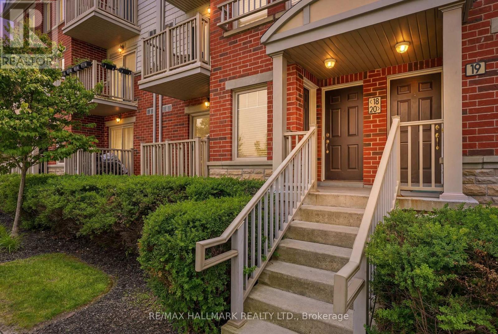 Row / Townhouse for Sale in 17 - 3250 BENTLEY DRIVE|Mississauga (Churchill Meadows), Ontario L5M0P7