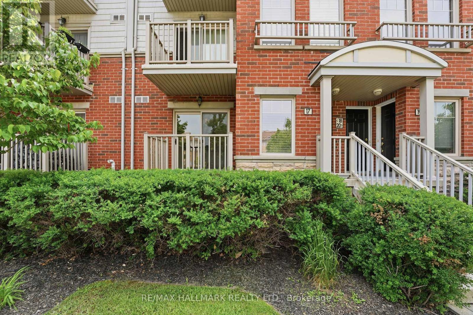 Row / Townhouse for Sale in 17 - 3250 BENTLEY DRIVE|Mississauga (Churchill Meadows), Ontario L5M0P7 2
