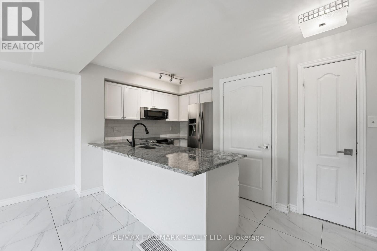 Row / Townhouse for Sale in 17 - 3250 BENTLEY DRIVE|Mississauga (Churchill Meadows), Ontario L5M0P7 4