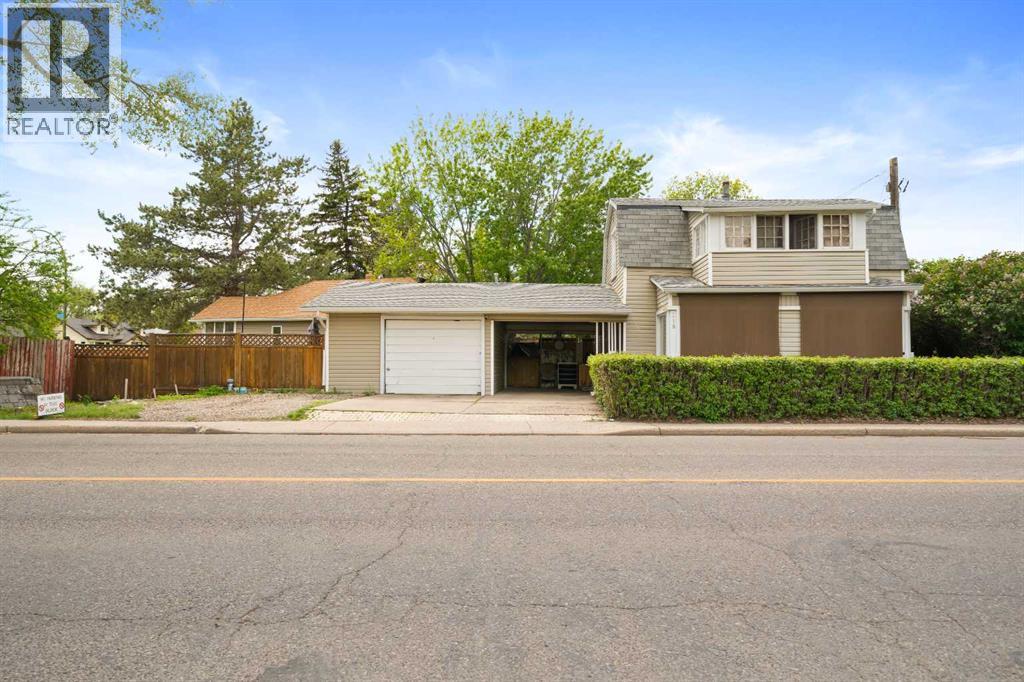218 Altawana Avenue NE, Medicine Hat, Alberta T1A5N7