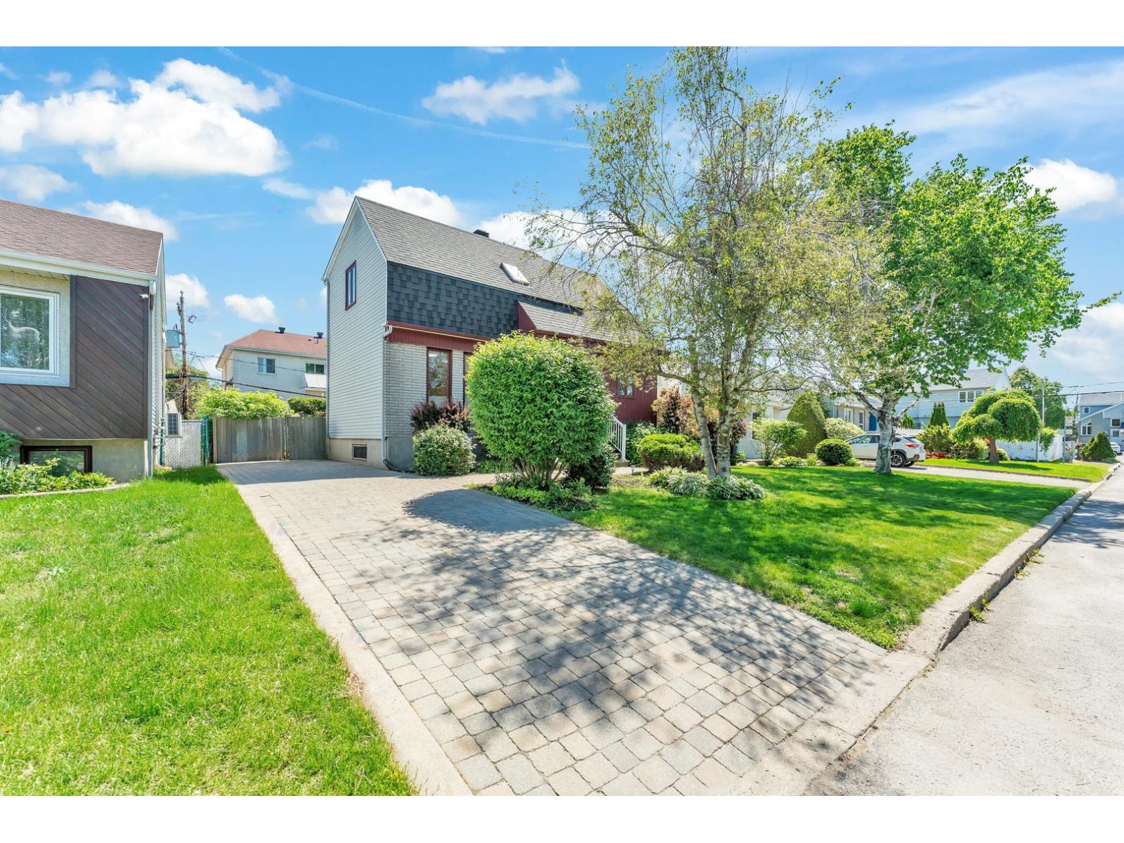 330 Rue Desparois, Laval (Sainte-Rose), Quebec H7L4V5