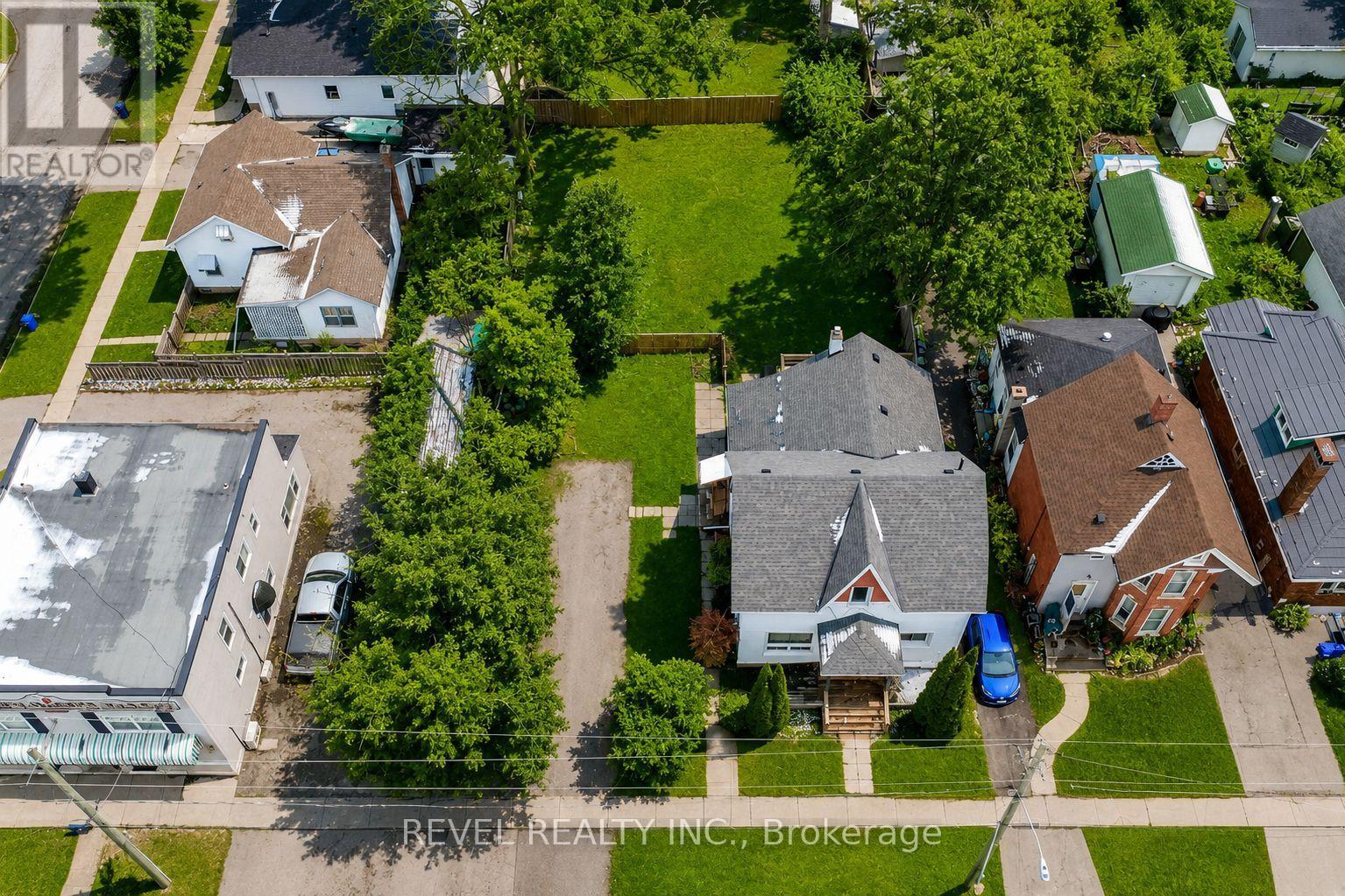 44 PARKSIDE DRIVE
