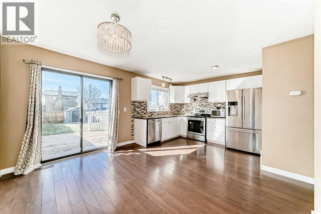 Duplex for Sale in 5 Falchurch Road NE|Calgary, Alberta T3J1G6