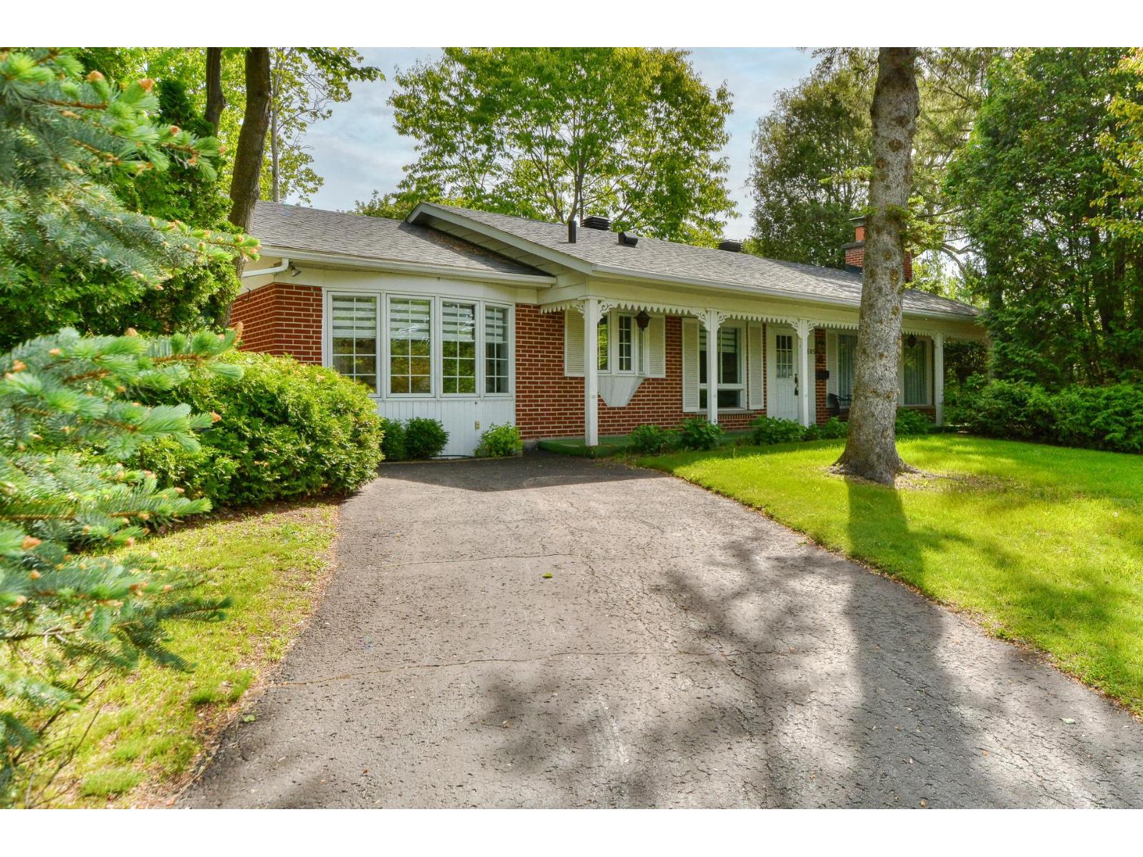 605 Boul. des Mille-Îles O., Sainte-Thérèse, Quebec J7E4E2