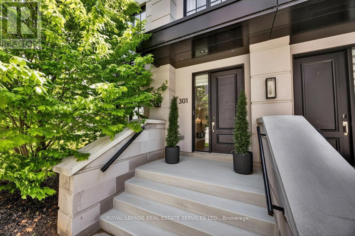 Row / Townhouse for Sale in 301 - 1195 GOOSEBERRY LANE|Mississauga (Mineola), Ontario L5G0B7 2