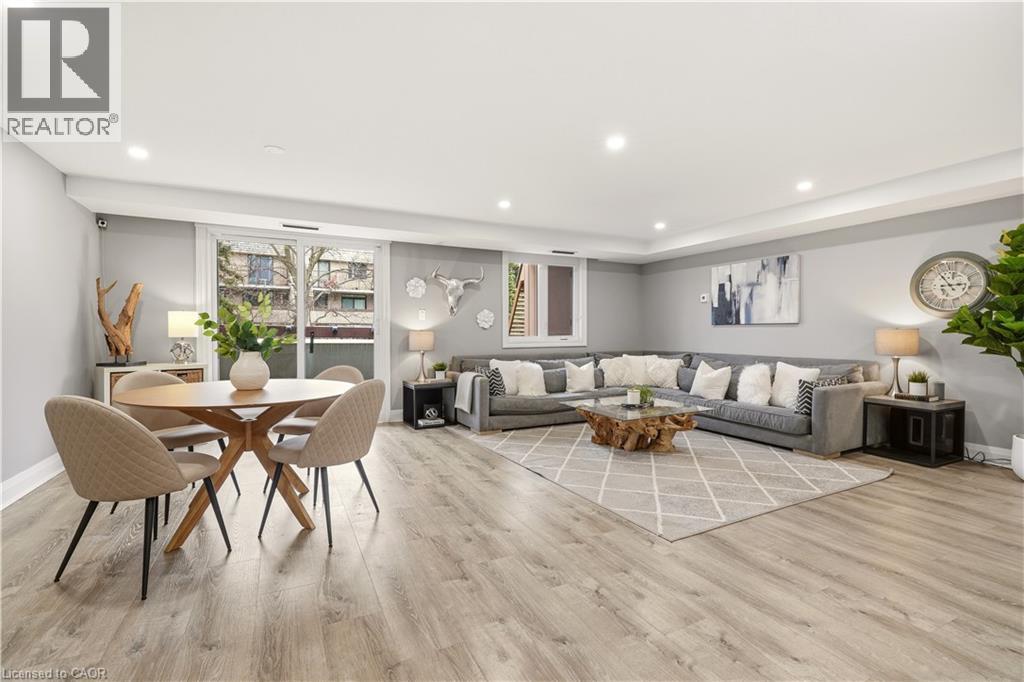Row / Townhouse for Sale in 1250 MISSISSAUGA VALLEY Boulevard Unit# 177|Mississauga, Ontario L5A3R6 2