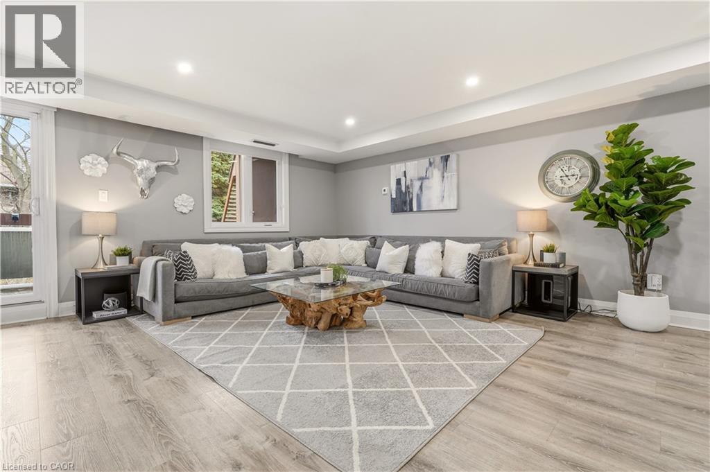 Row / Townhouse for Sale in 1250 MISSISSAUGA VALLEY Boulevard Unit# 177|Mississauga, Ontario L5A3R6 5