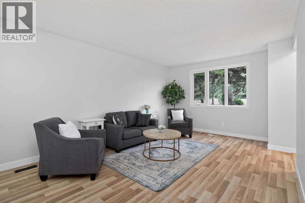 Row / Townhouse for Sale in 86, 203 Lynnview Road SE|Calgary, Alberta T2C2C6 3