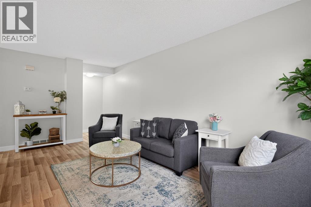 Row / Townhouse for Sale in 86, 203 Lynnview Road SE|Calgary, Alberta T2C2C6 4