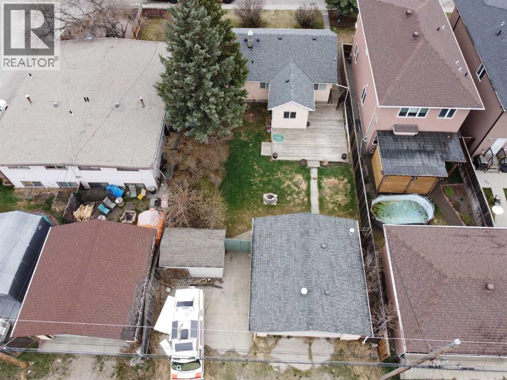 House for Sale in 7615 36 Avenue NW|Calgary, Alberta T3B1V2 2