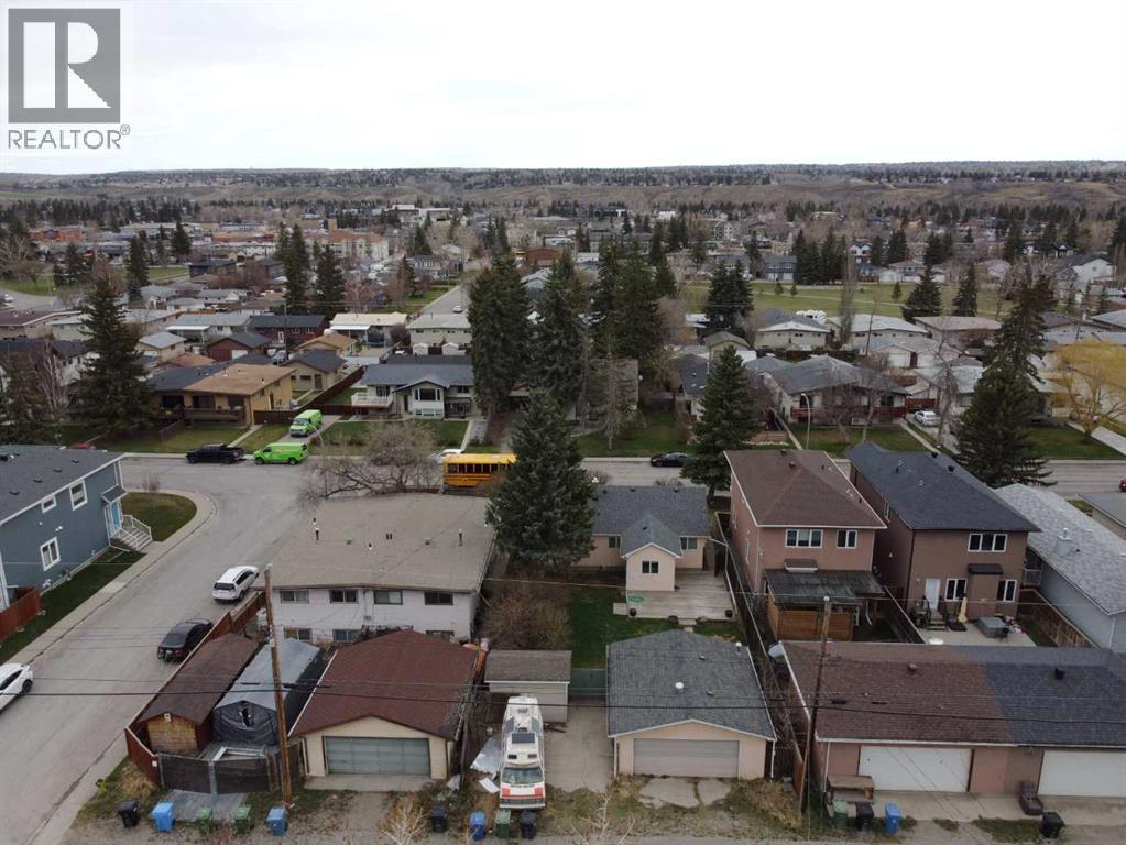 House for Sale in 7615 36 Avenue NW|Calgary, Alberta T3B1V2 3