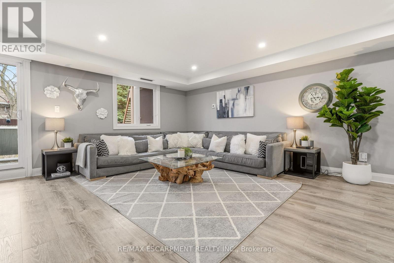 Row / Townhouse for Sale in 177 - 1250 MISSISSAUGA VALLEY BOULEVARD|Mississauga (Mississauga Valleys), Ontario L5A3R6 5