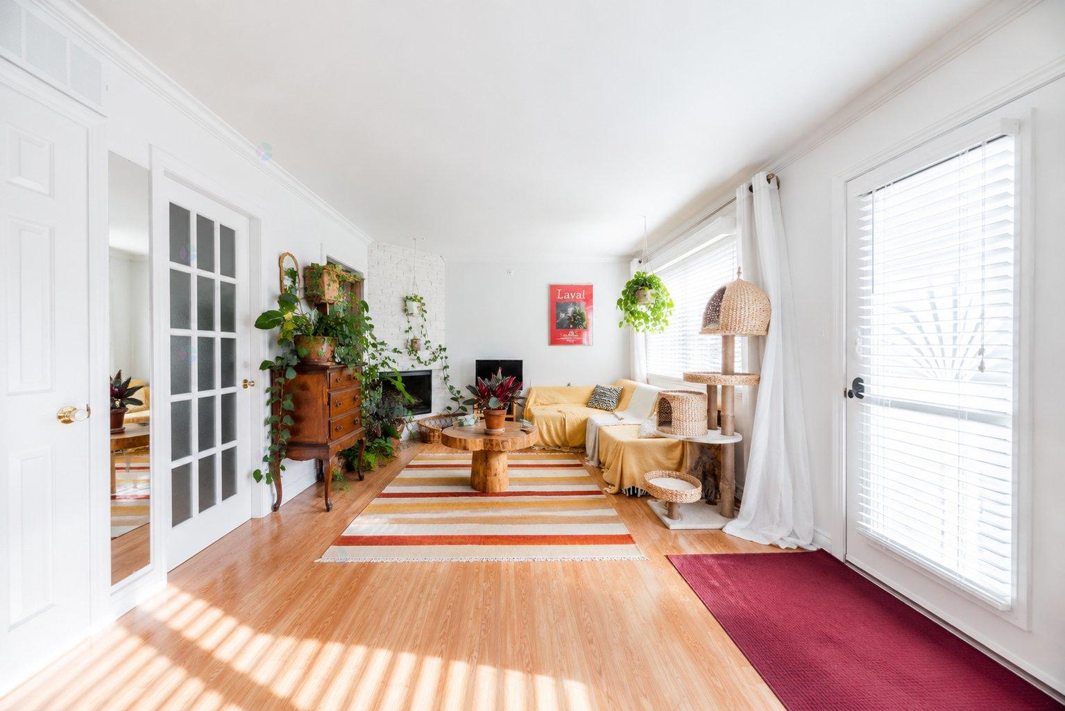 5570 Rue Bertrand, Brossard, Quebec J4Z3E1