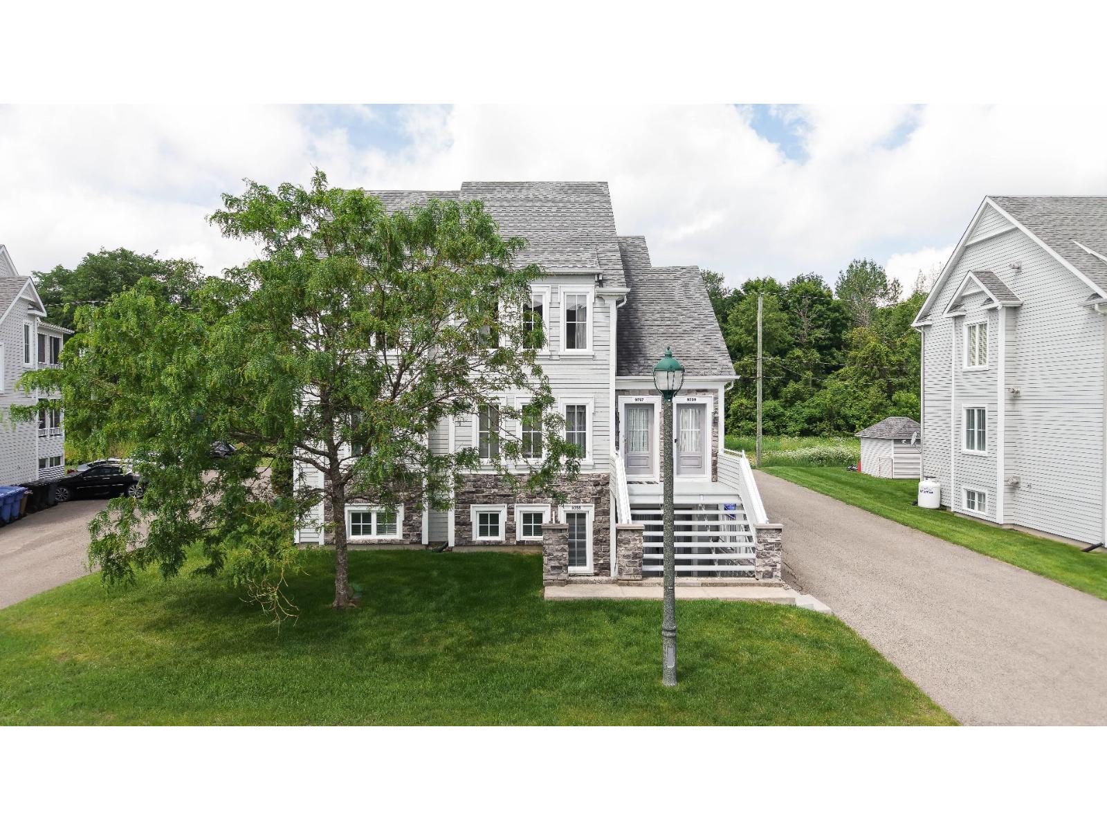 9759 Rue Yvon-Paiement, Mirabel, Quebec J7N0M4