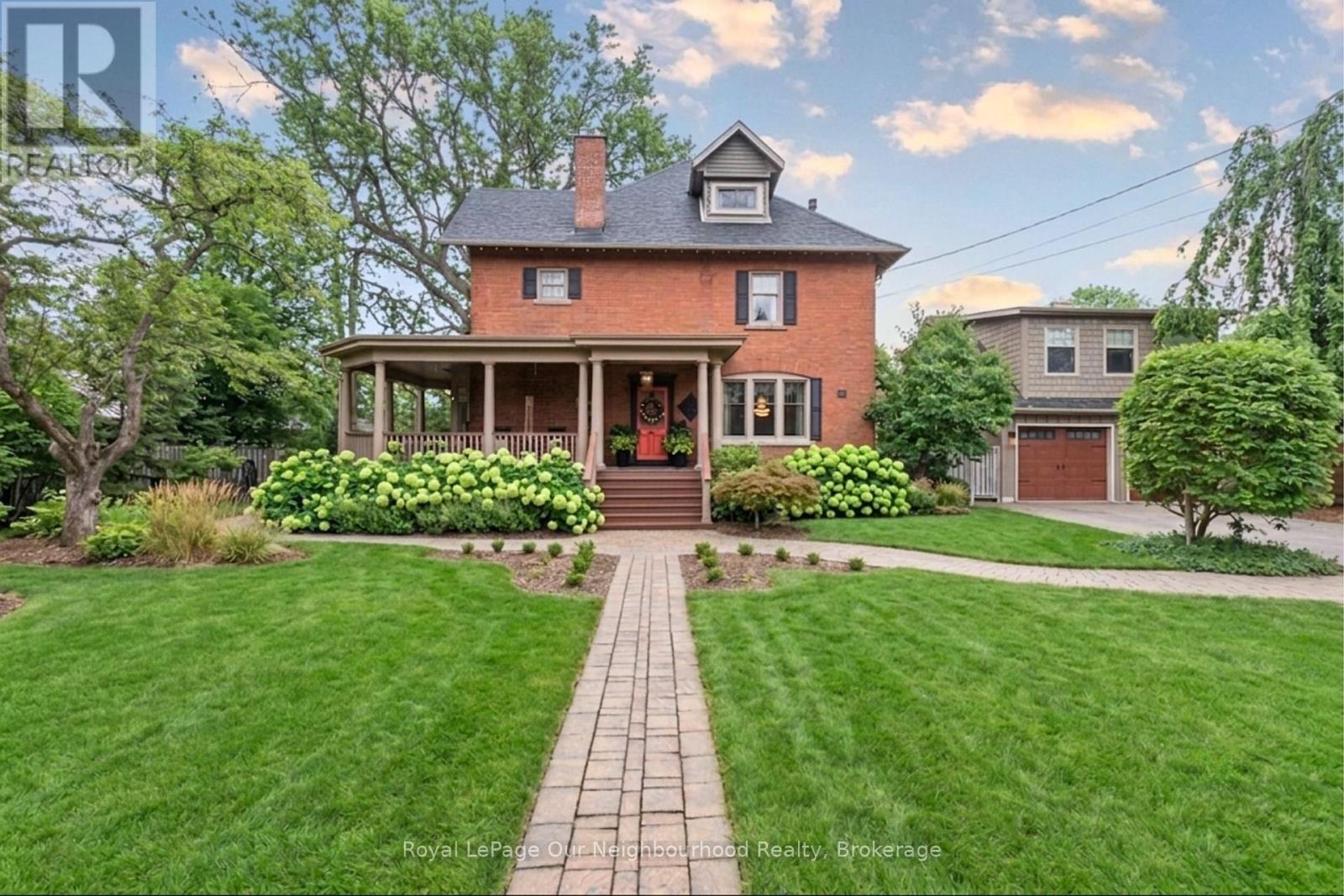 305 TRENT STREET W