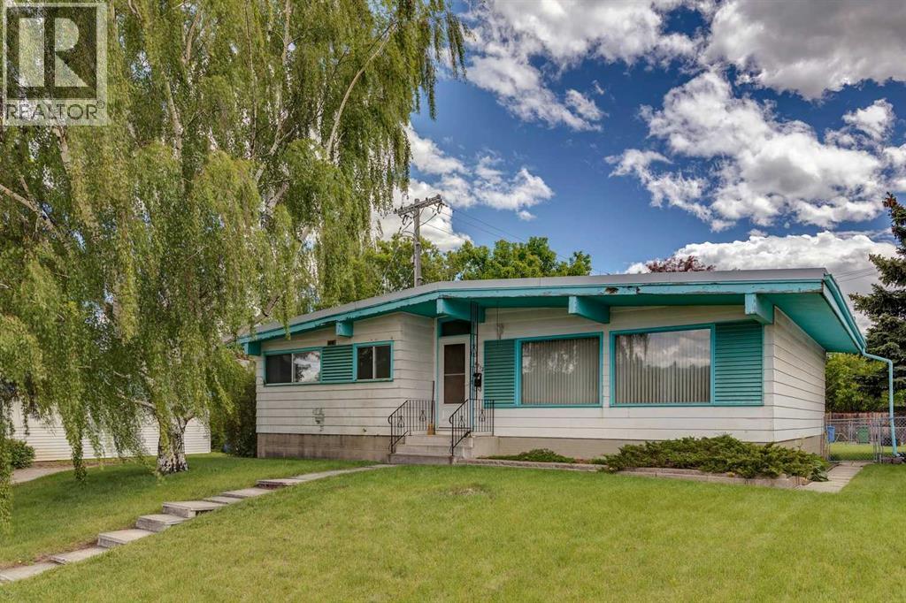 House for Sale in 4312 40 Street NW|Calgary, Alberta T3A0H6