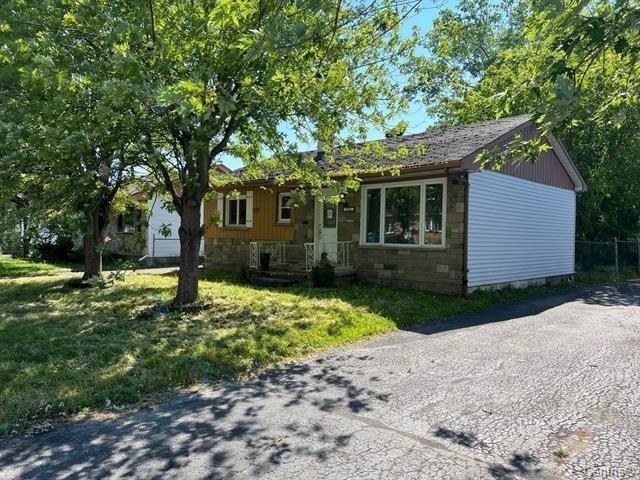 5845 Rue Angèle, Brossard, Quebec J4Z1B6